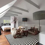 Design Retreat Schneeberg - Singlestudio, Gartenstudio, Whirlpool-suite Oder Maisonette-suite * Puchberg am Schneeberg
